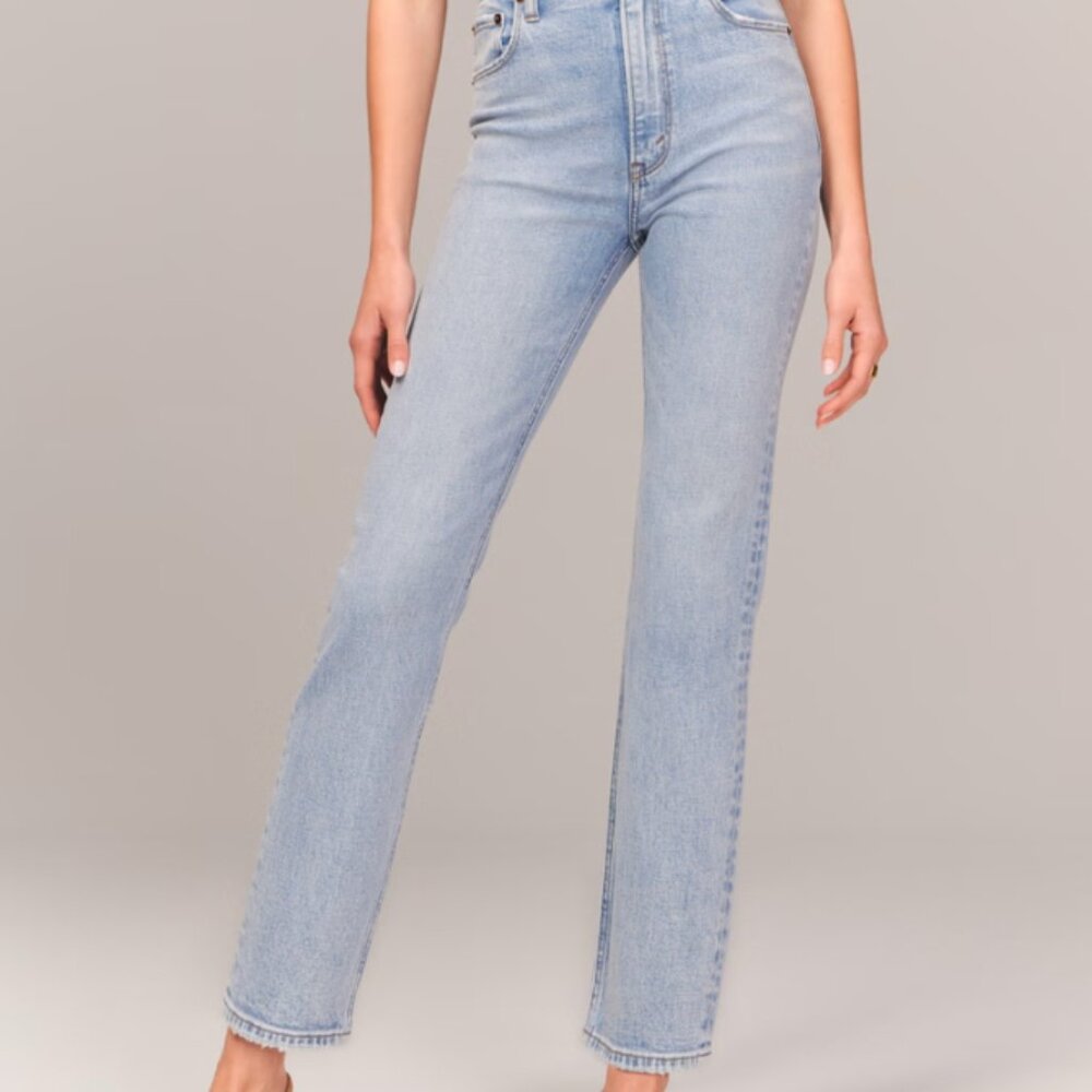 Abercrombie & Fitch Light Wash The Ankle Hise Rise Straight Jeans. Size 29.